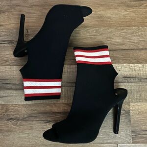 Steve Madden “Gallery” Booties 5.5